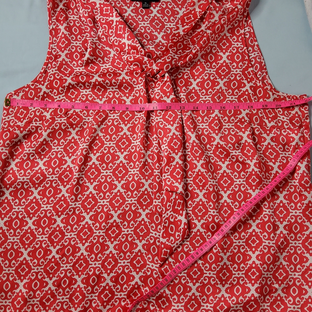 Sleeveless Knot-Front Patterned Top - Coral White - Picture 4 of 5